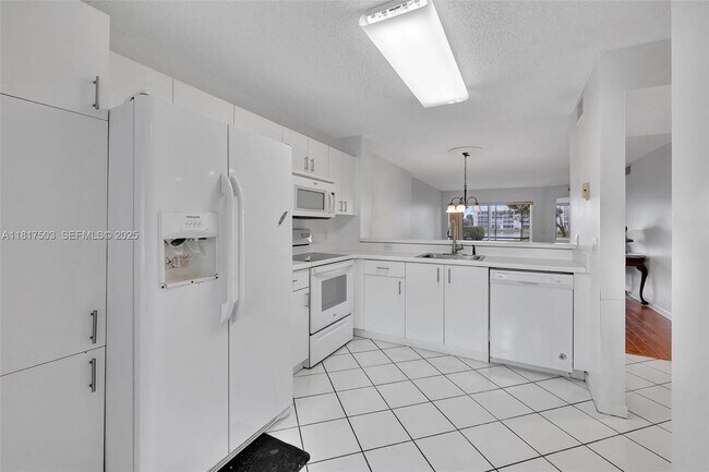 Foto del edificio - 7711 Trent Dr