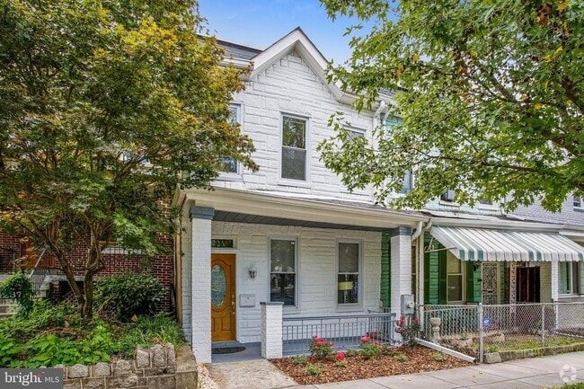 Building Photo - 1235 Oates St NE