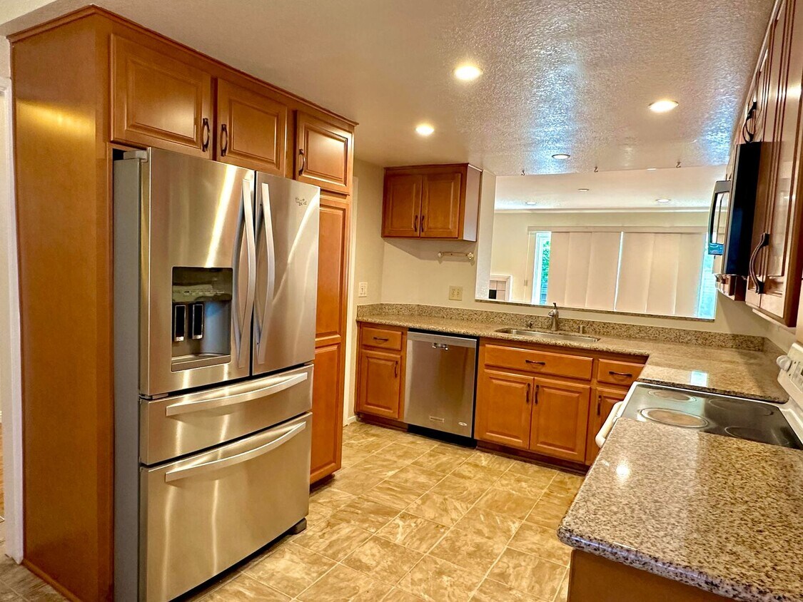Primary Photo - $3,340 - GORGEOUS CENTRAL FREMONT TOWN HOM...