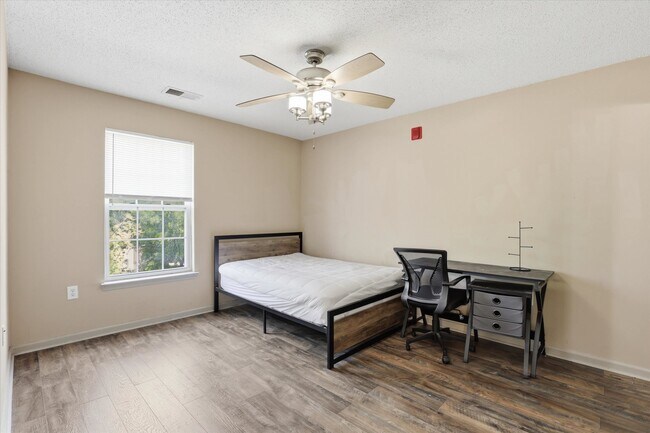 Foto del edificio - 3000 S Adams St