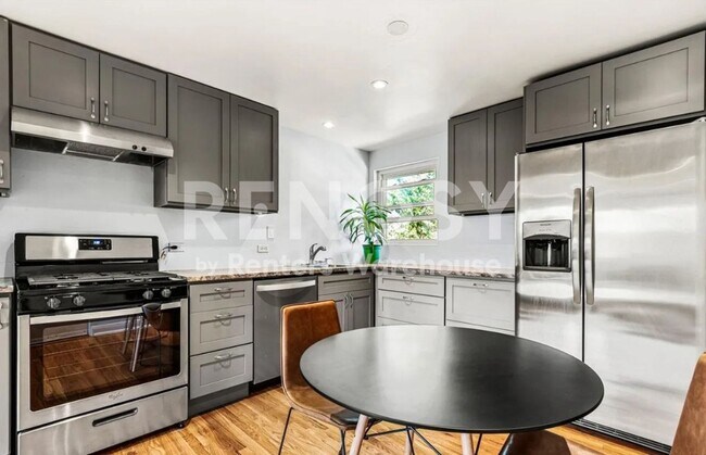 Foto del edificio - 1535 Hudson St
