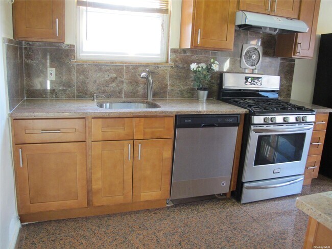 Foto del edificio - 212-02 43rd Ave