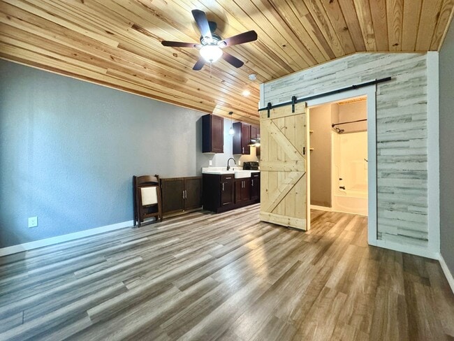 Building Photo - 1 Bedroom/1 Bathroom Tiny Home Cottage in Sulphur Rock