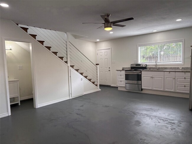 Building Photo - 5325 Avenue R 1/2