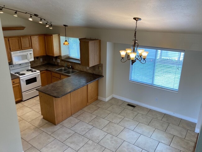 Building Photo - 734 W Sweet Meadow Ln