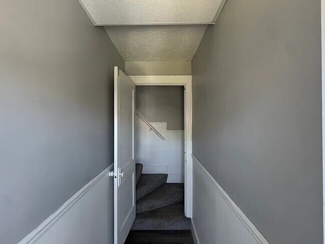 Foto del edificio - 3220 Wayburn Ave SW