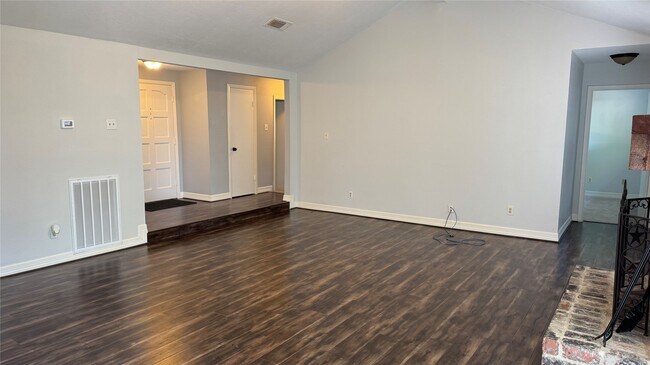 Foto del edificio - 5818 Culross Cl