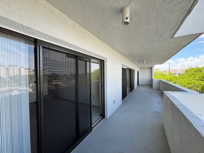 Building Photo - 5011 Dixie Hwy NE