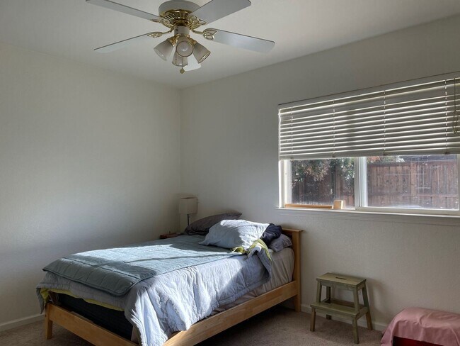 Building Photo - 3 br, 2 bath House - 978 Lusk Dr