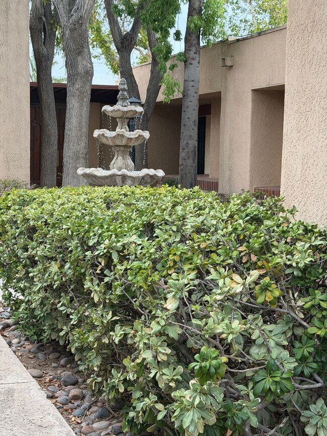 Foto del edificio - Stunning Midtown 2 Bedroom 2 Bath Townhome in Gated Community!