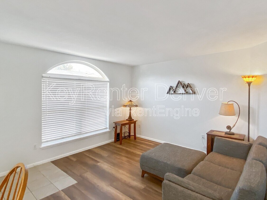 Primary Photo - 1650 S Deframe St