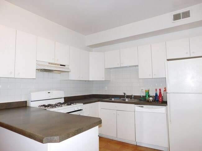 Foto del edificio - 3124 W Logan Blvd