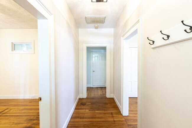 Building Photo - 600 Hinton Ave