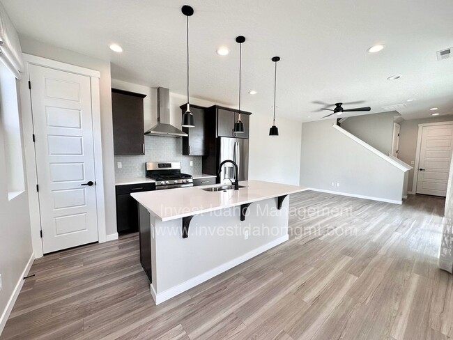Foto del edificio - 373 N Stone Cyn Ln