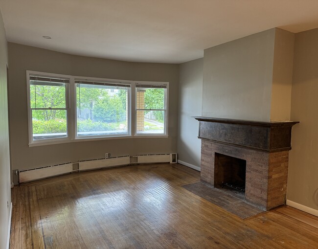 Building Photo - 723 Amherst St