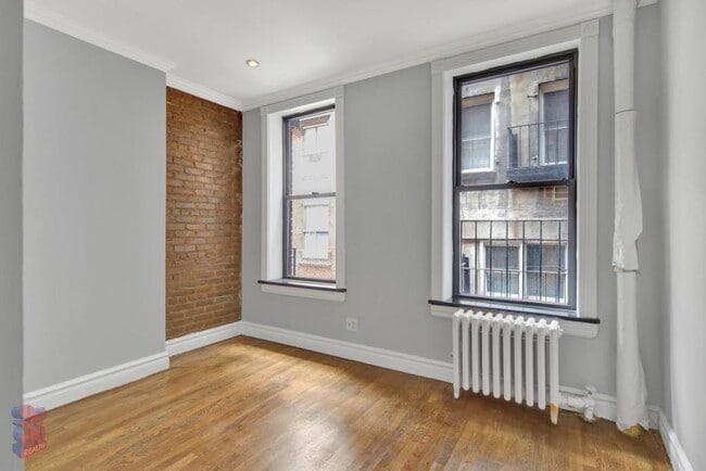 Building Photo - 221 E 23rd St