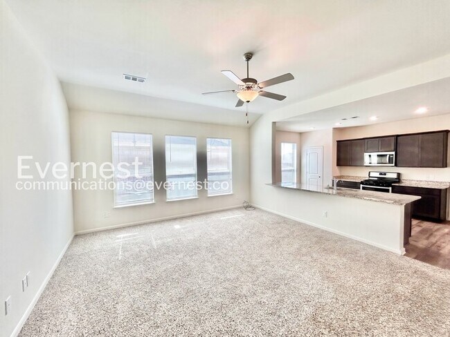 Building Photo - 4 Bed/2 Bath Home with Garage / Available Now!