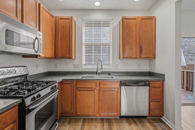 Foto del edificio - Wonderful 3 Bedroom 2.5 Bath Townhouse in West Park!