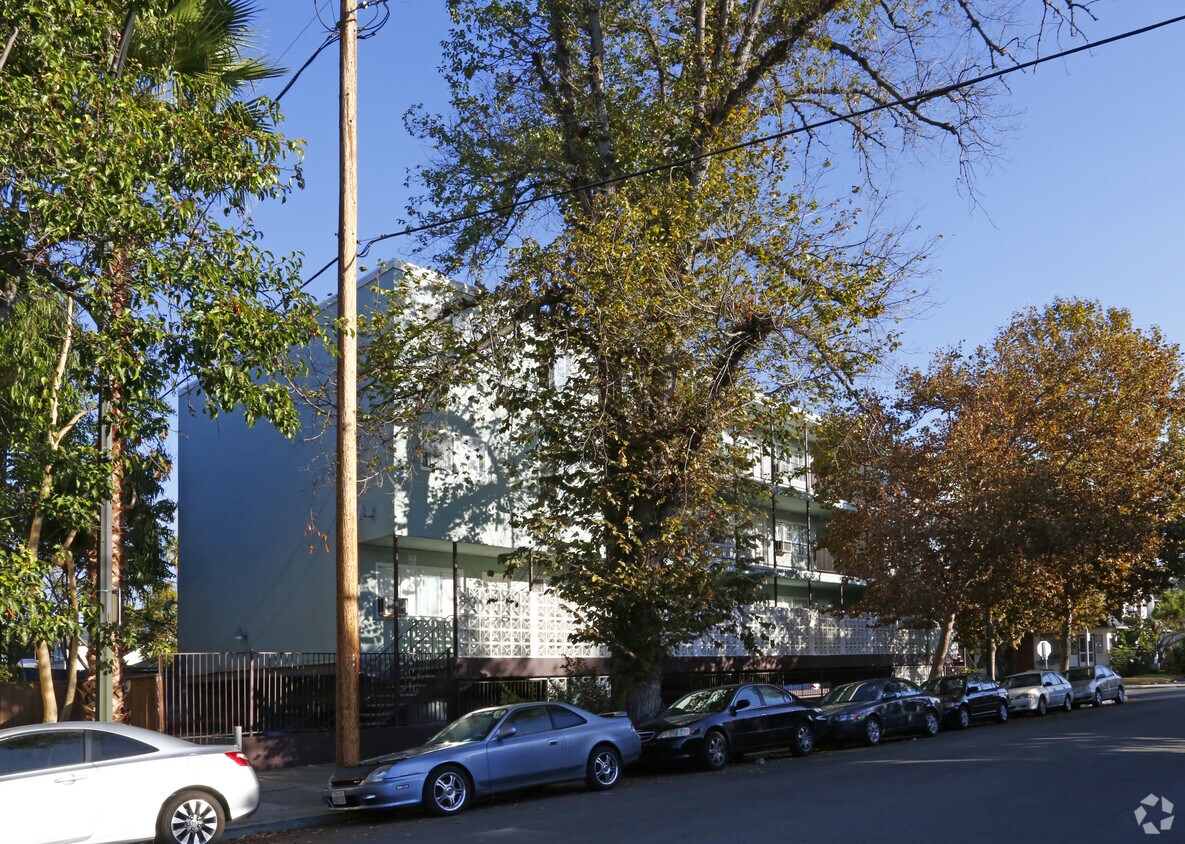 Building Photo - 399 S 12th St