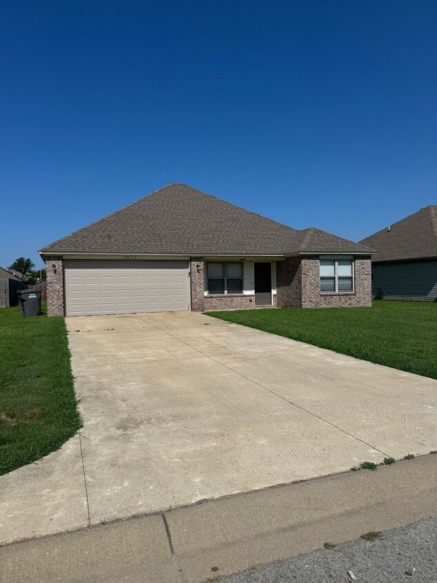 Primary Photo - 4 Bed / 2 Bath Ready for move in!