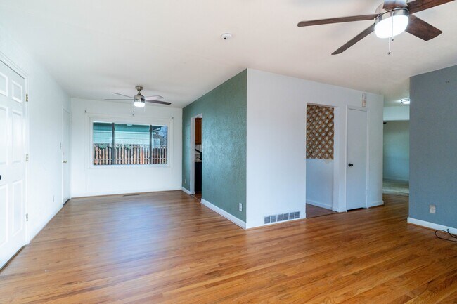 Foto del edificio - 2610 E Pikes Peak Ave