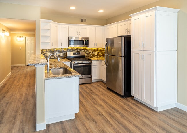 Kitchen - 8440 Little Rock Way