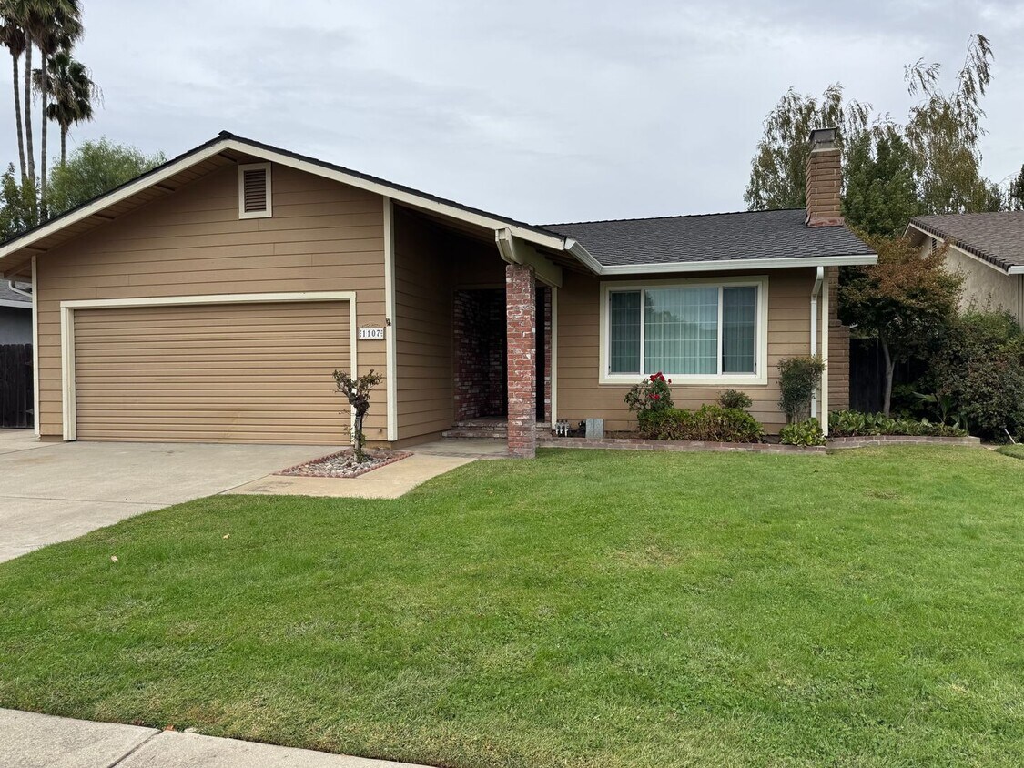 Primary Photo - 1107 Wimbledon Dr