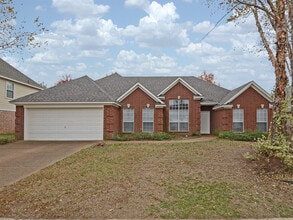 Building Photo - 10229 Green Moss Dr N