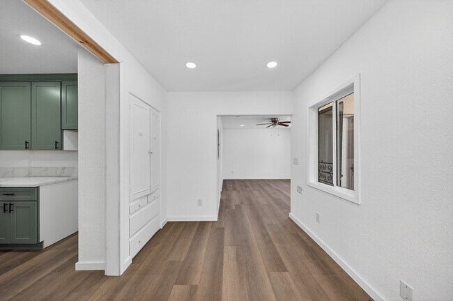 Foto del edificio - 1711 Sichel St