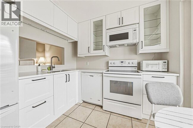 Photo du bâtiment - 1275 Maple Crossing Blvd