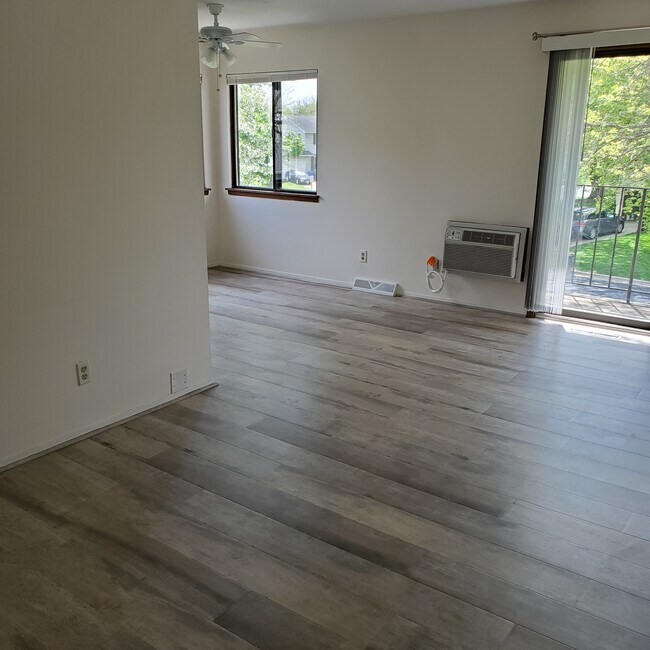 open space living/dining room - 2609 Smithfield Dr