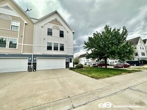 Building Photo - 1250 SE Village View Ln