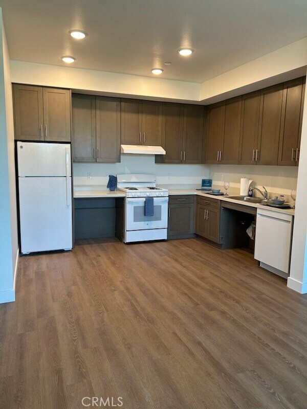 Foto principal - 4933 N River Rd