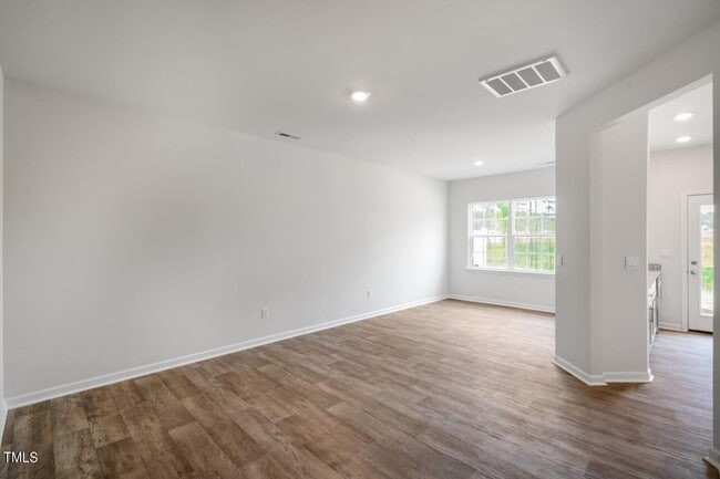 Building Photo - 3 Bedroom Townhome with Garage for Rent