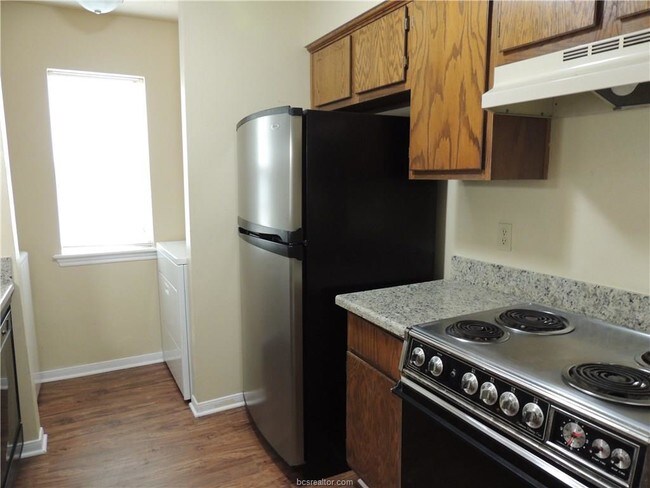 Building Photo - 1811 Woodsman Dr