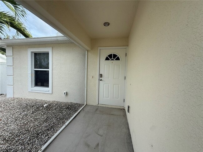 Foto del edificio - 8328 Matanzas Rd