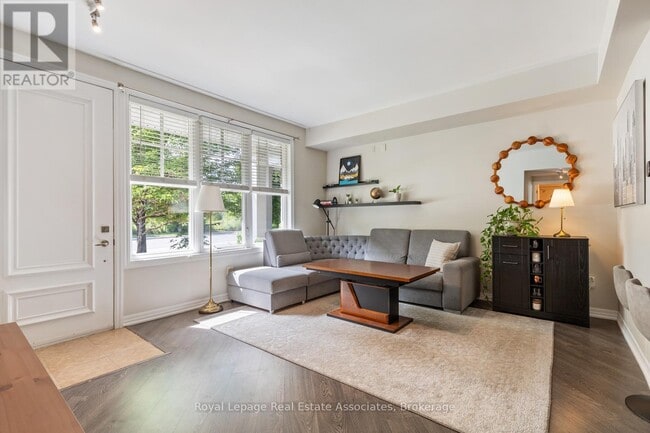 Photo du bâtiment - 1437 Lakeshore Rd E