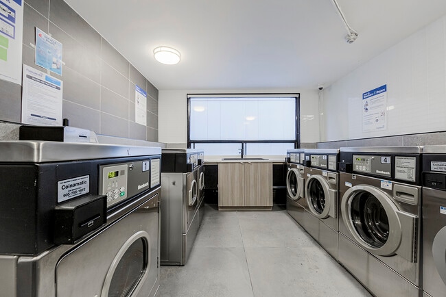 Building Photo - The Lincoln