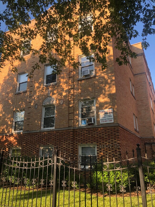 Foto del edificio - 4011 N Lowell Ave
