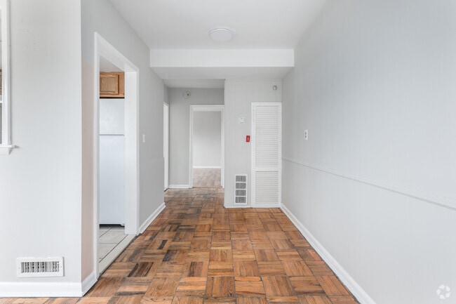 1BR, 1BA - 766SF - Dining Room - Willow Apartment Homes