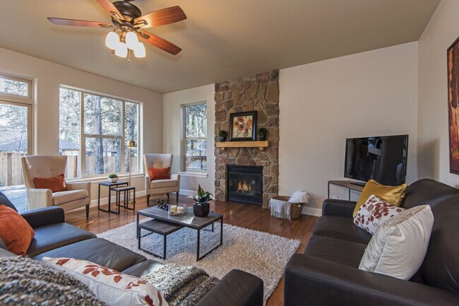 Foto del edificio - MOVE IN SPECIAL $500 OFF FIRST  MONTHS REN...