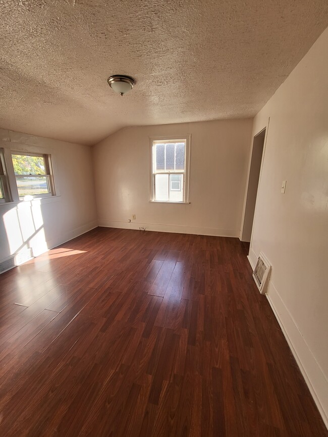 Building Photo - 1192 Maple St