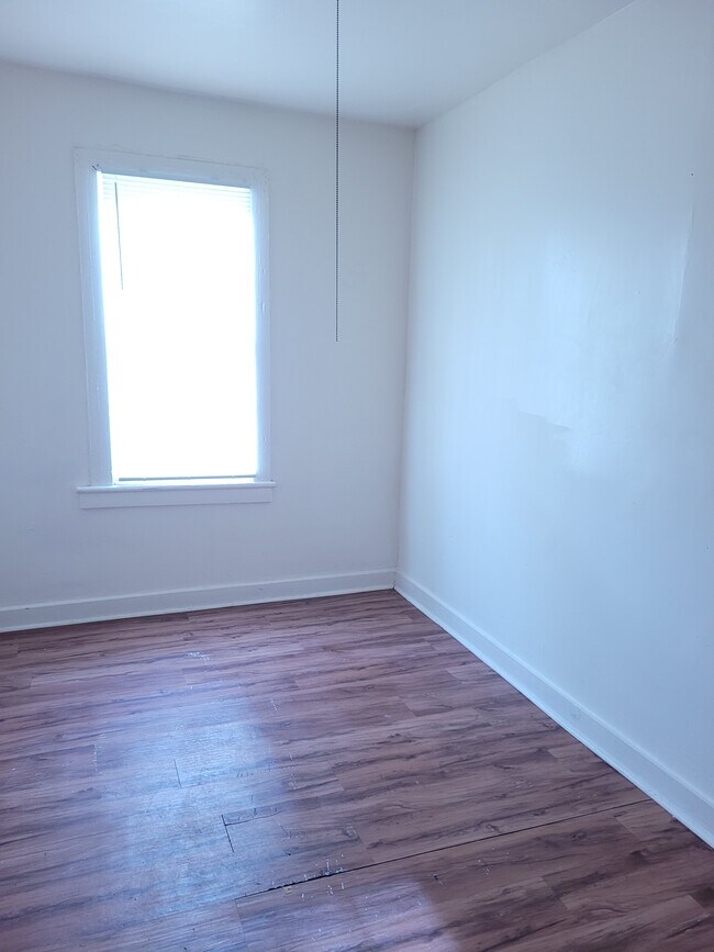 Back bedroom - 250 2nd St