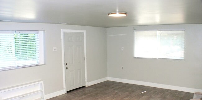 Building Photo - 105 Pineland Cir