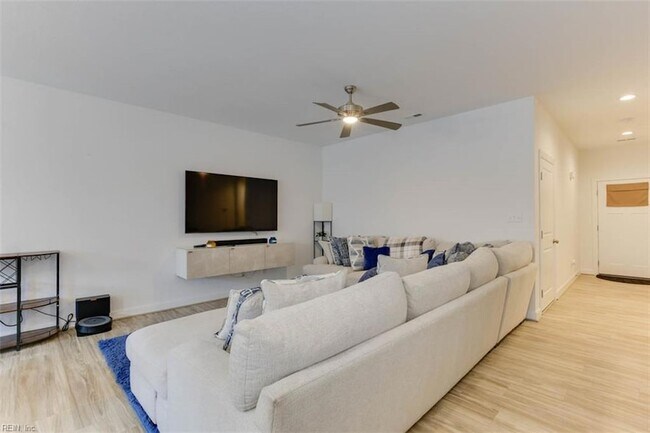 Building Photo - 2416 Trafton Pl
