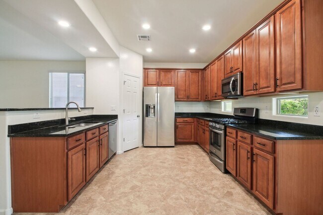 Foto del edificio - 4 Bedroom single family home in Phoenix