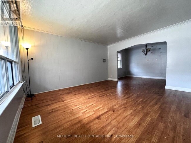 Building Photo - 292 Poyntz Ave