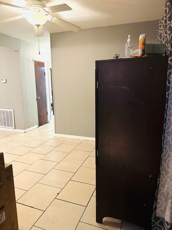Building Photo - 650 W Tropicana Ct