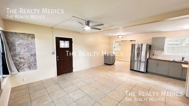 Foto del edificio - 6216 Lake Underhill Rd