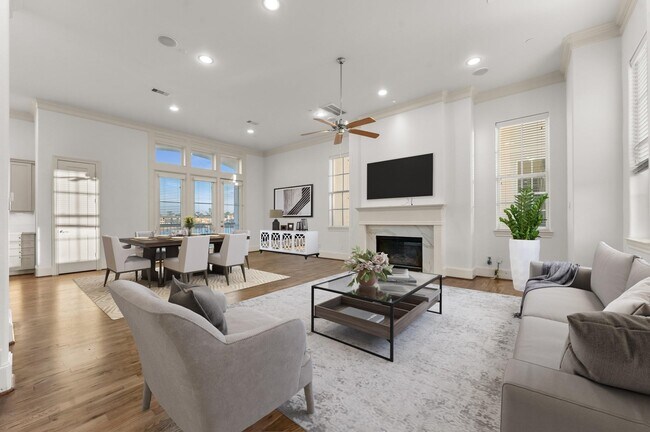 Foto del edificio - 2202 Lakeshore Edge Dr